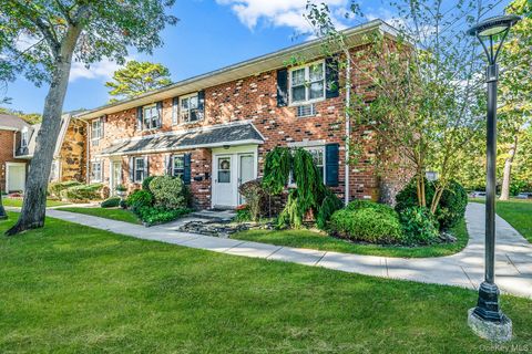 Photo of 14 Glen Hollow Drive #E 1, Holtsville, NY 11742 (MLS # 926701) Photo of 14 Glen Hollow Drive #E 1, Holtsville, NY 11742 (MLS # 926701)