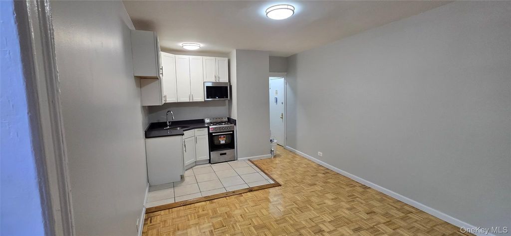 Photo of 2199 Holland Avenue #GL, Bronx, NY 10462 (MLS # 927636)