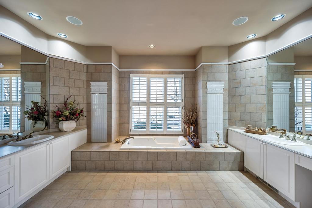 123 Fairway View Drive, Commack, New York image 31