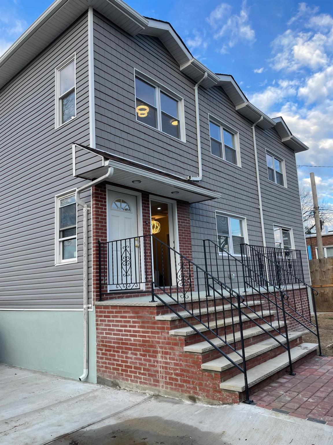 120th Ave Ave, Jamaica, Queens, NY - 6 Bedrooms  
5 Bathrooms - 