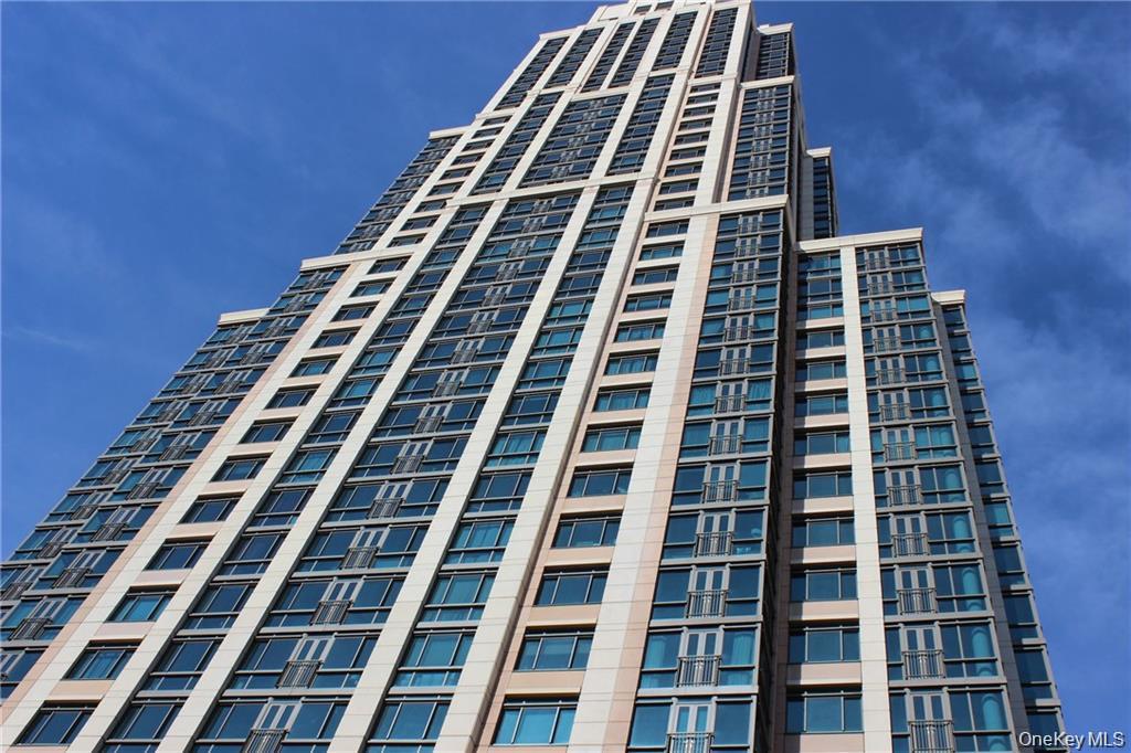175 Huguenot Street 1005
