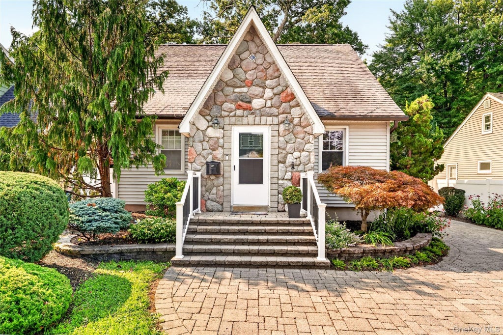 Photo of 15 W Palisades Avenue, Nanuet, NY 10954 (MLS # 1018141)