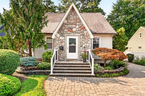 Homes For Sale - 15 W Palisades Avenue<br/> Nanuet, NY 10954