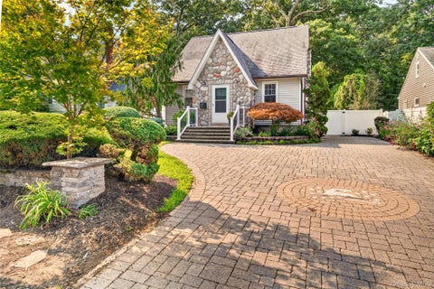 Homes For Sale - 15 W Palisades Avenue<br/> Nanuet, NY 10954