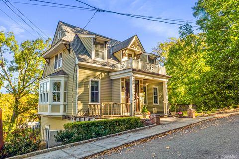 Homes For Sale - 40 Park Way<br/> Sea Cliff, NY 11579