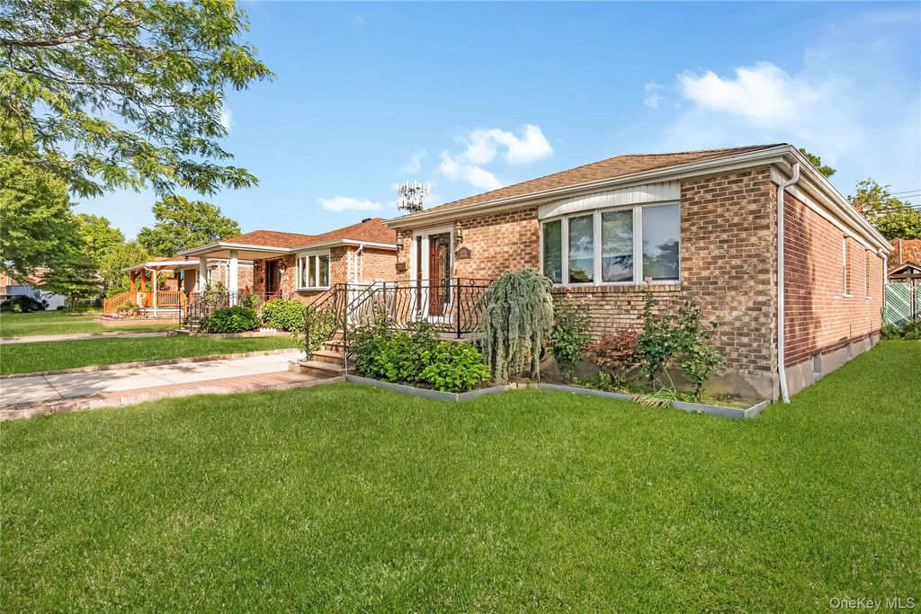 Photo of 147-58 7th Avenue, Whitestone, NY 11357 (MLS # 1008880)
