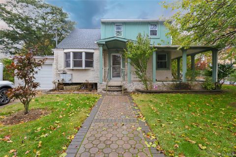 Photo of 229 E Hawthorne Avenue, Valley Stream, NY 11580 (MLS # 931070)