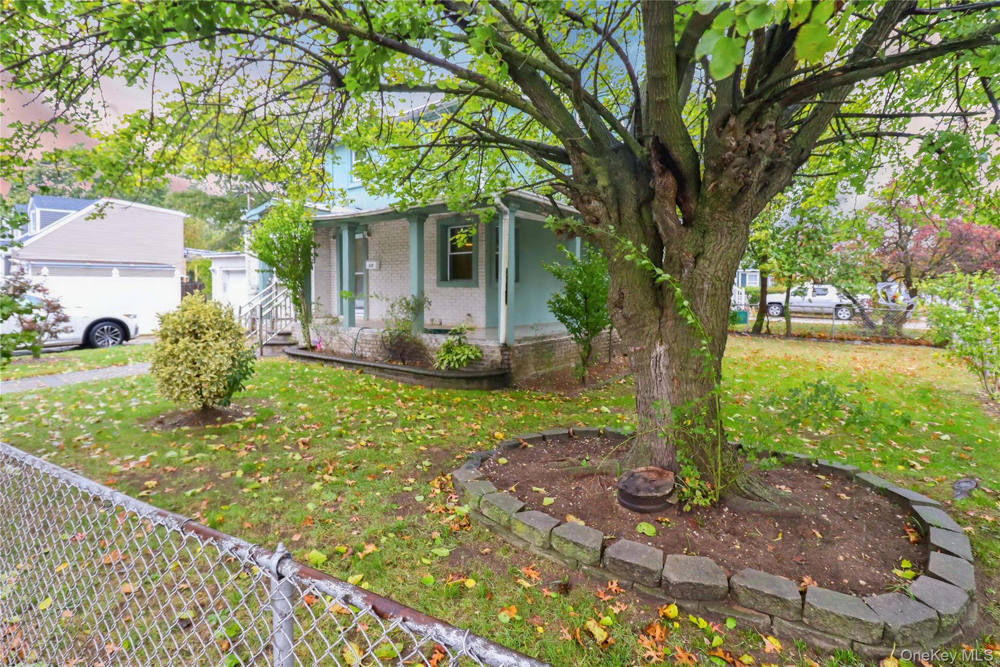 229 E Hawthorne Avenue