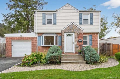 Photo of 453 Andrews Road, Mineola, NY 11501 (MLS # 924633)