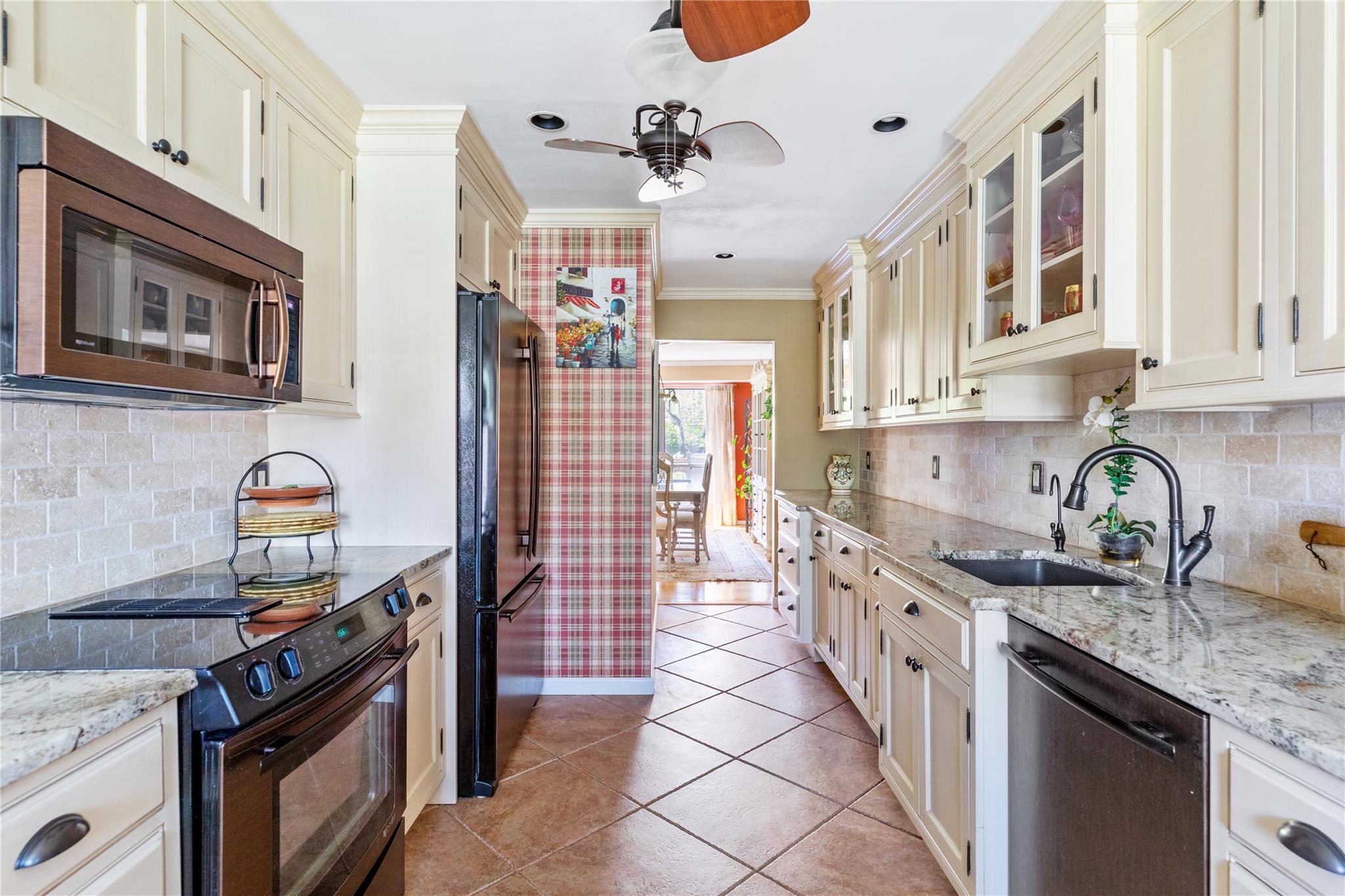 108 Hidden Ponds Circle, Smithtown, New York image 5