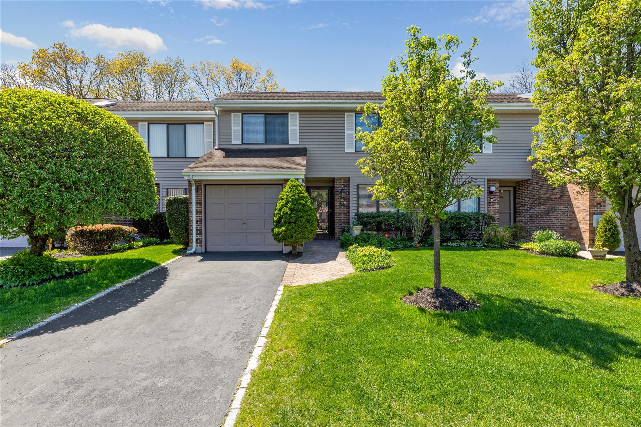 Property for Sale at Hidden Ponds Circle, Smithtown, Hamptons, NY - Bedrooms: 3 
Bathrooms: 3  - $750,000