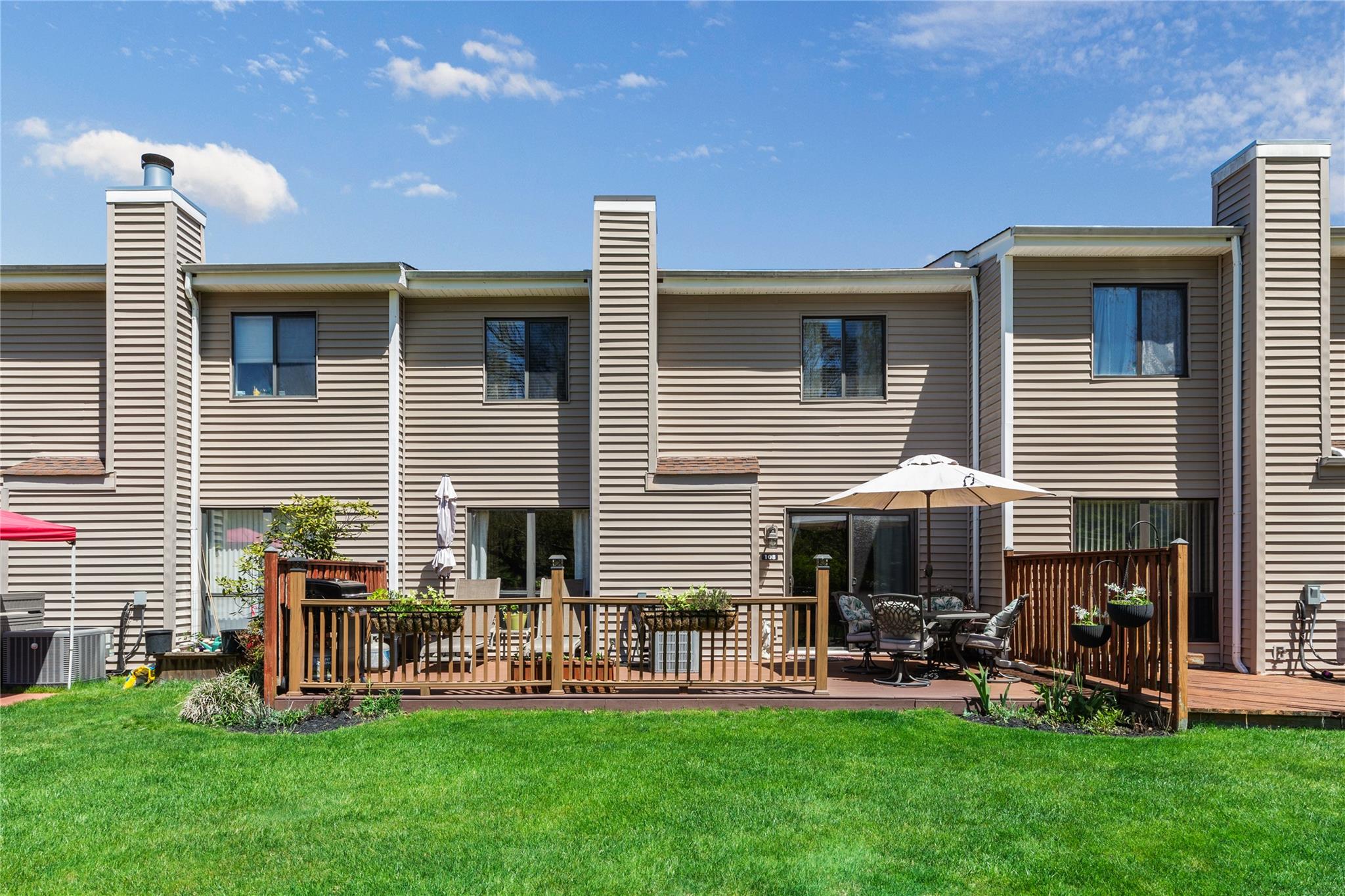 108 Hidden Ponds Circle, Smithtown, New York image 2