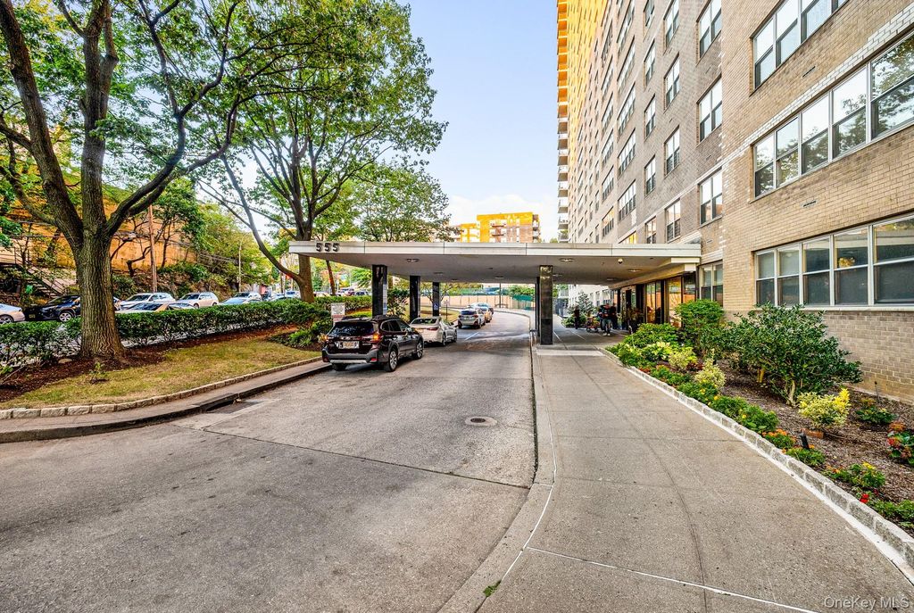 Photo of 555 Kappock Street #12J, Bronx, NY 10463 (MLS # 927083)