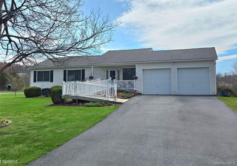 Homes For Sale - 5 Meadow Court<br/> Staatsburg, NY 12580