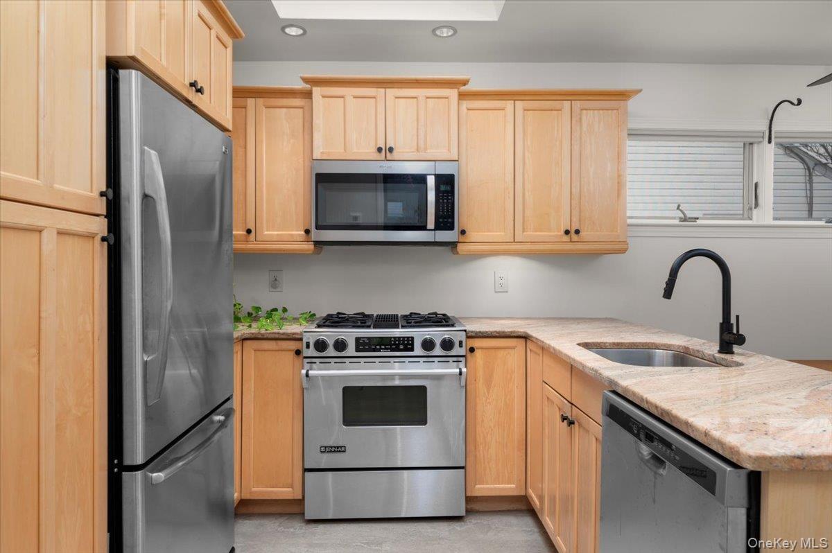 1325 Stoneybrook Avenue