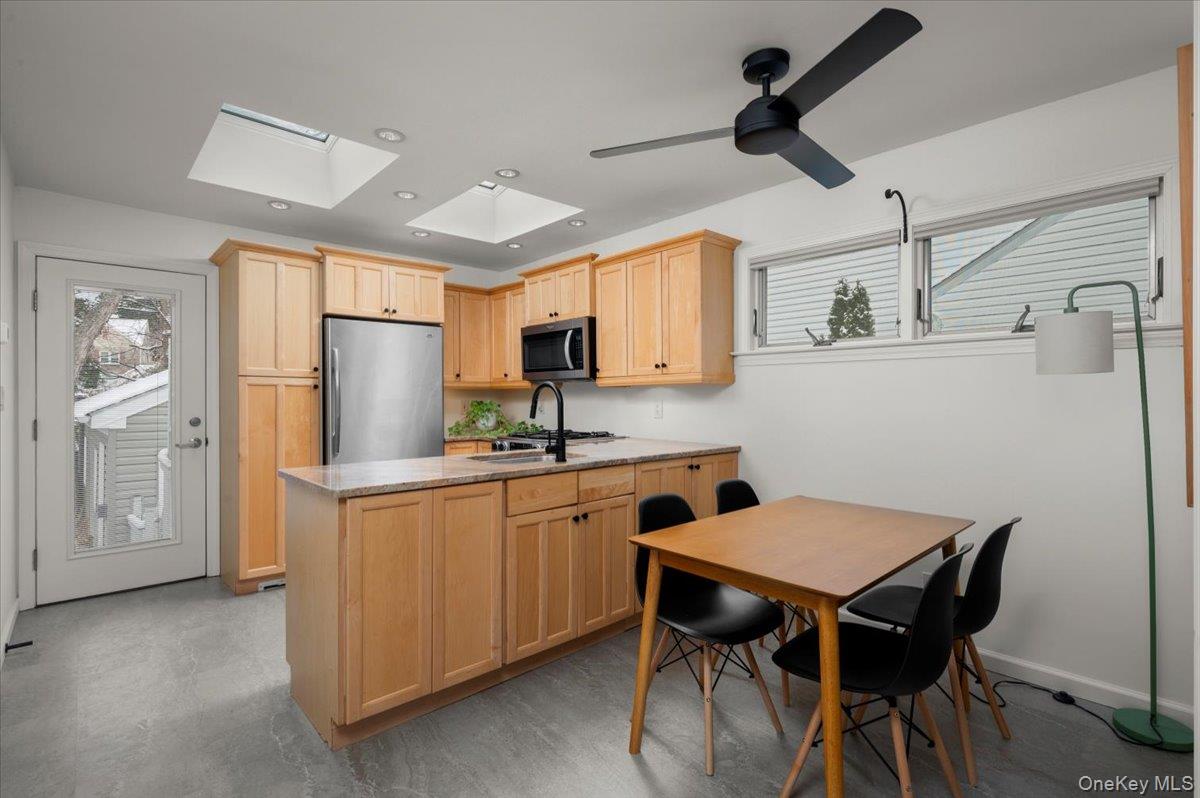 1325 Stoneybrook Avenue