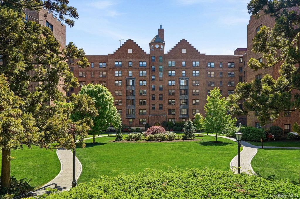 Photo of 196 Garth Road #2F, Scarsdale, NY 10583 (MLS # 984838)