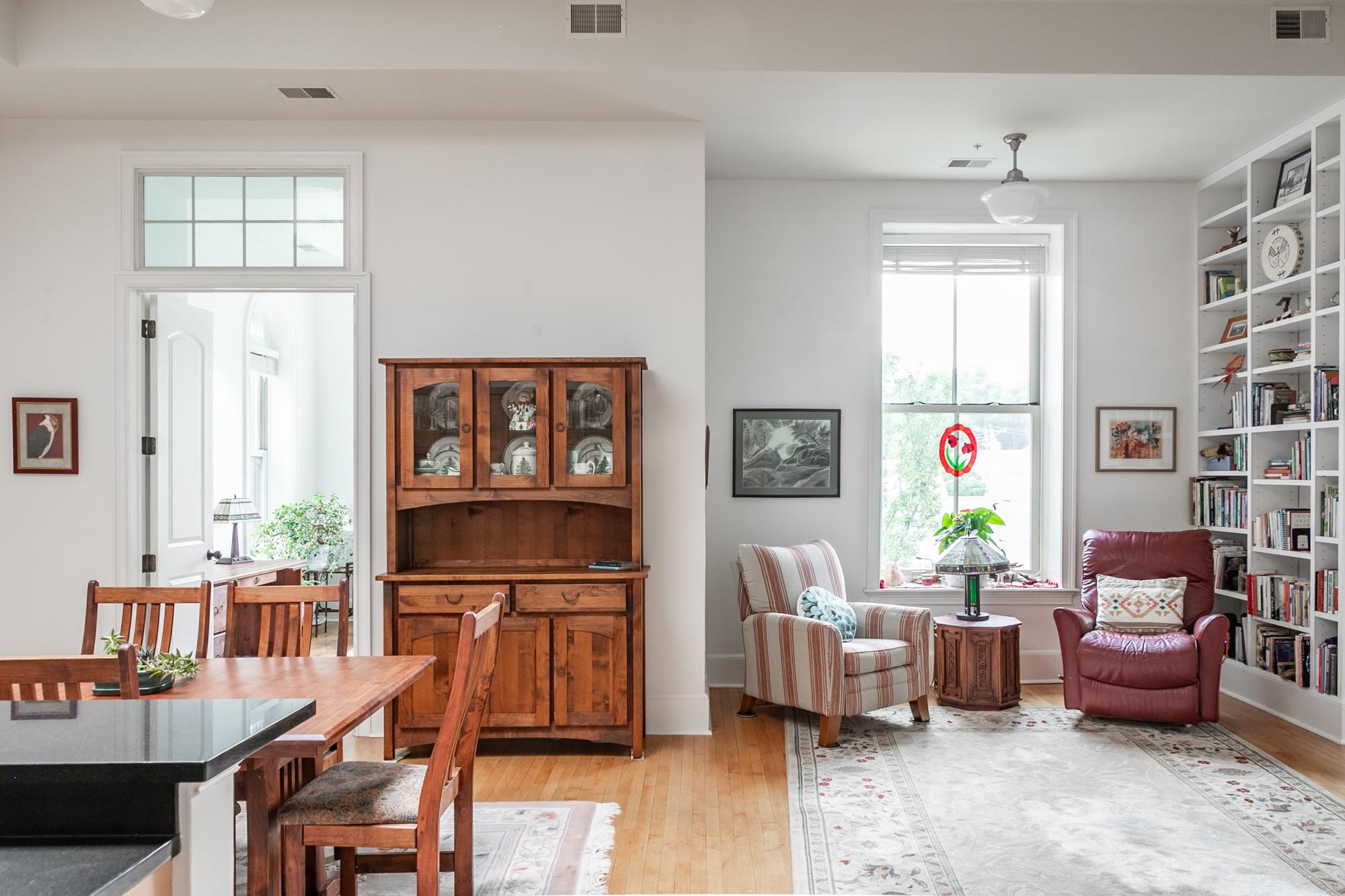 214 W Chestnut Street 301