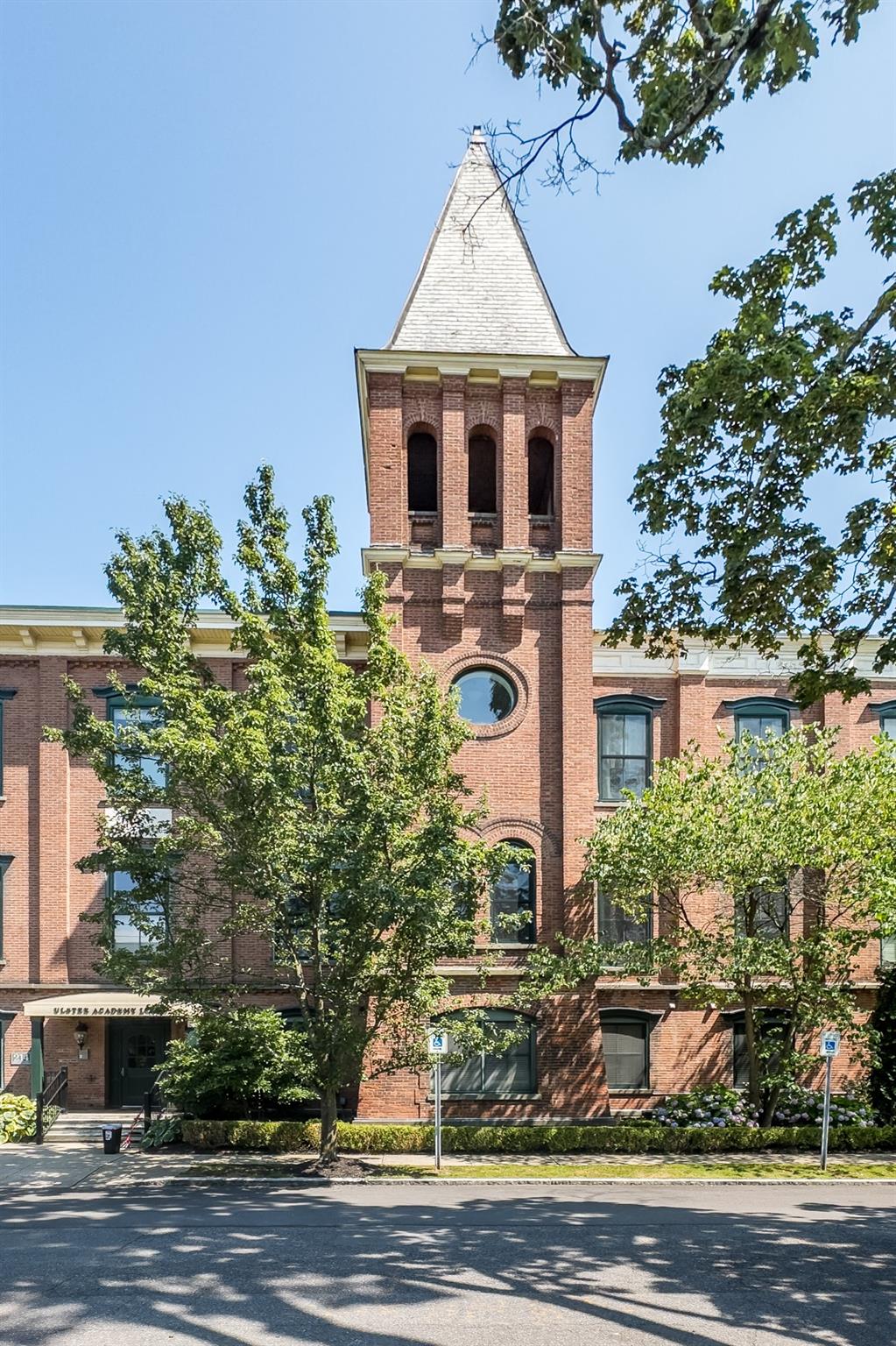 214 W Chestnut Street 301