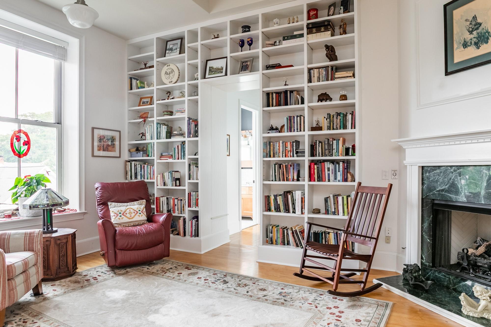 214 W Chestnut Street 301