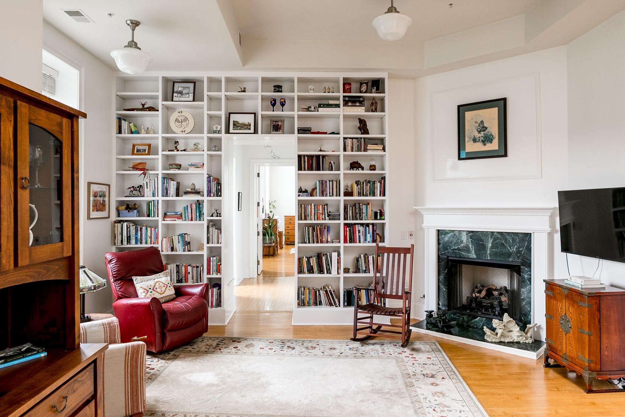 214 W Chestnut Street 301