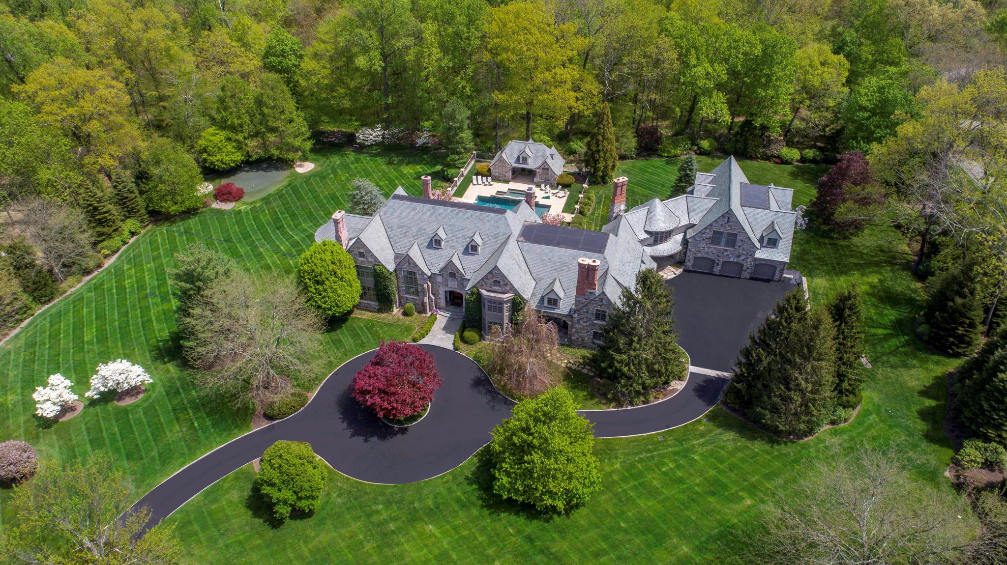 Penwood Road, Bedford Corners, New York - 6 Bedrooms  
10 Bathrooms  
16 Rooms - 