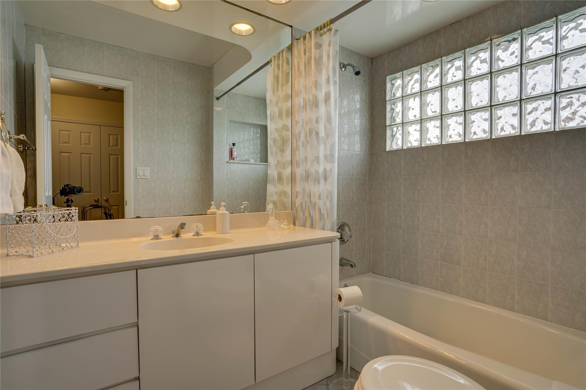 34 Pittoni Drive, Commack, New York image 21