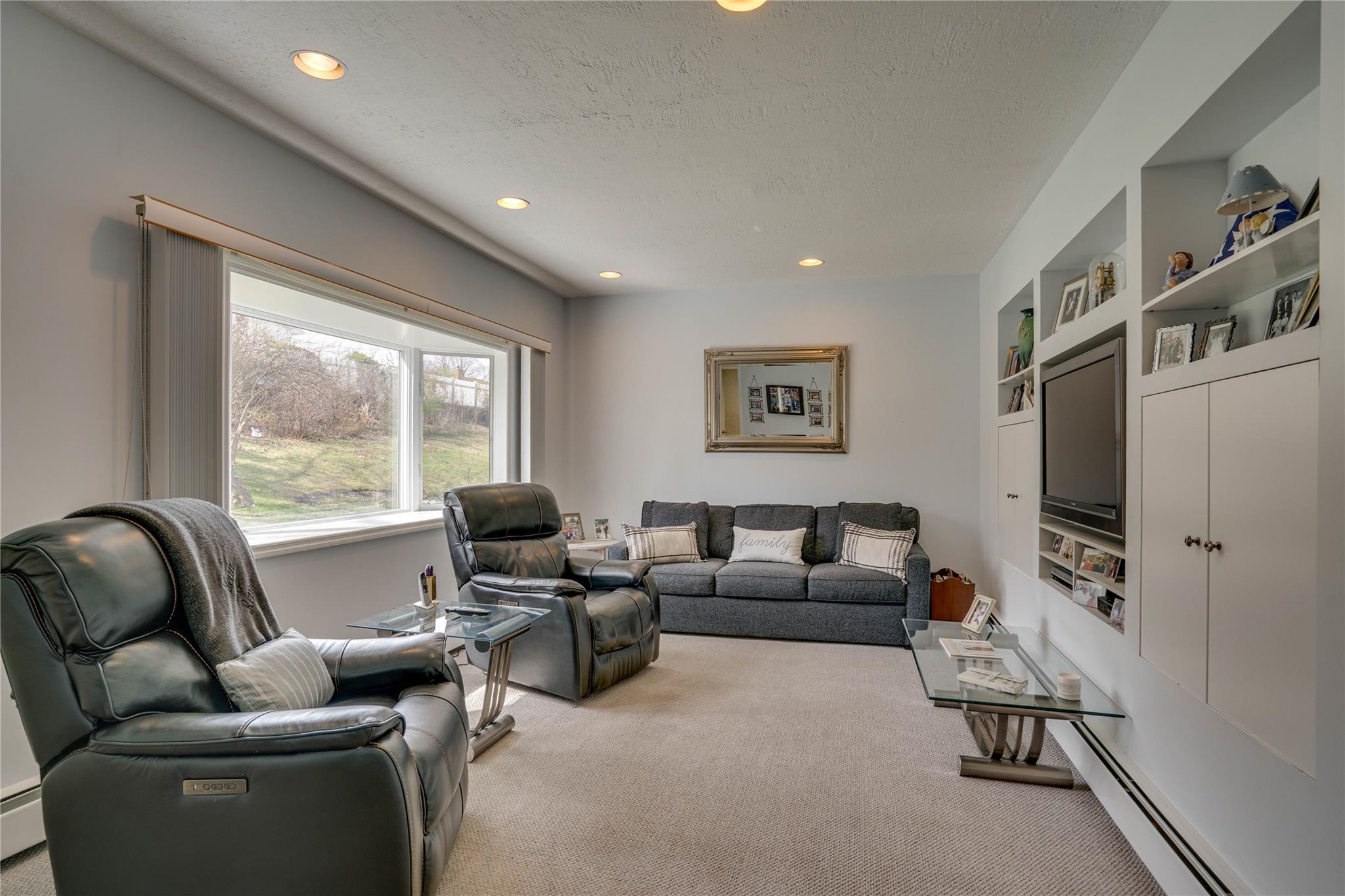 34 Pittoni Drive, Commack, New York image 17