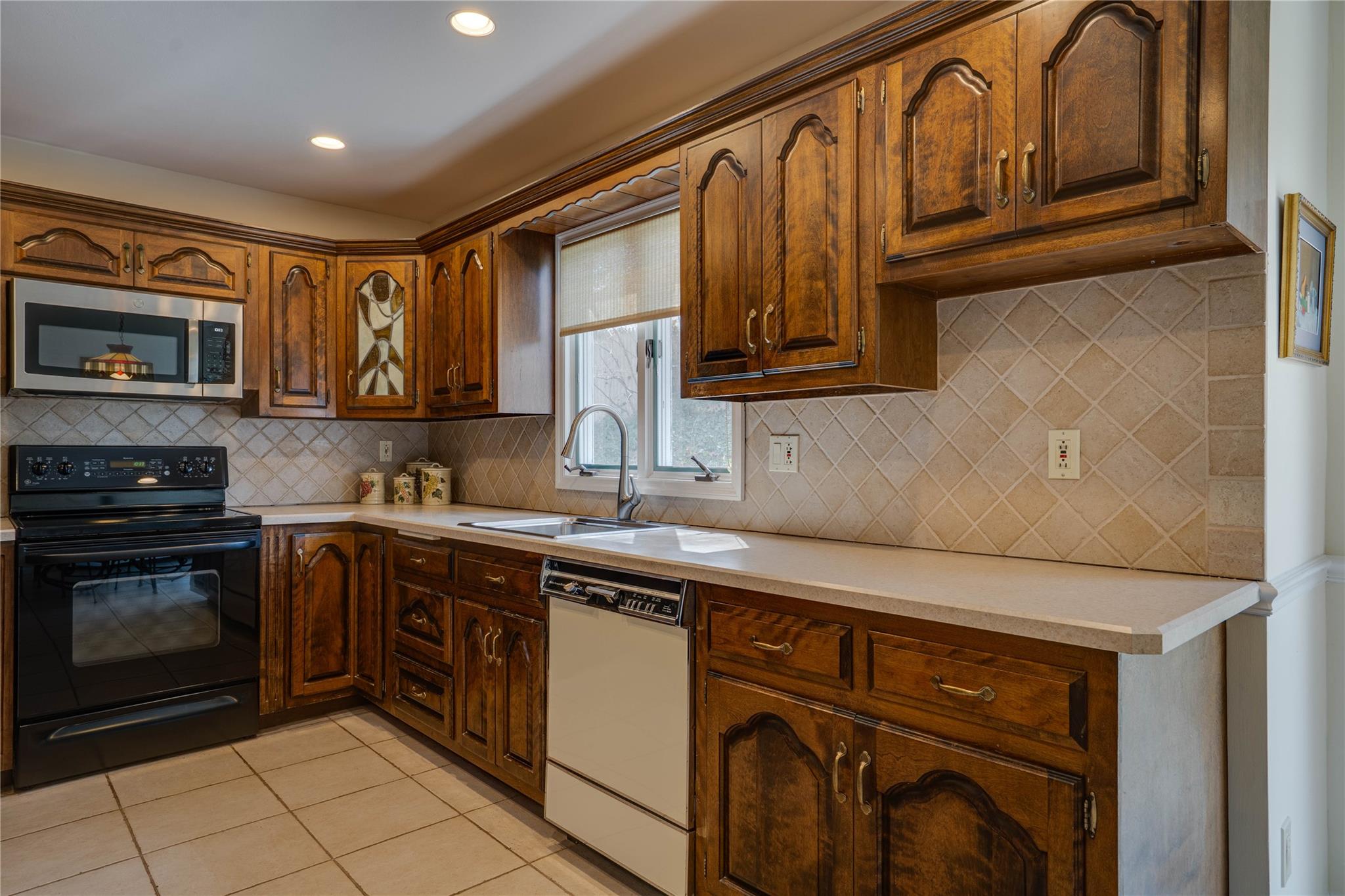 34 Pittoni Drive, Commack, New York image 10