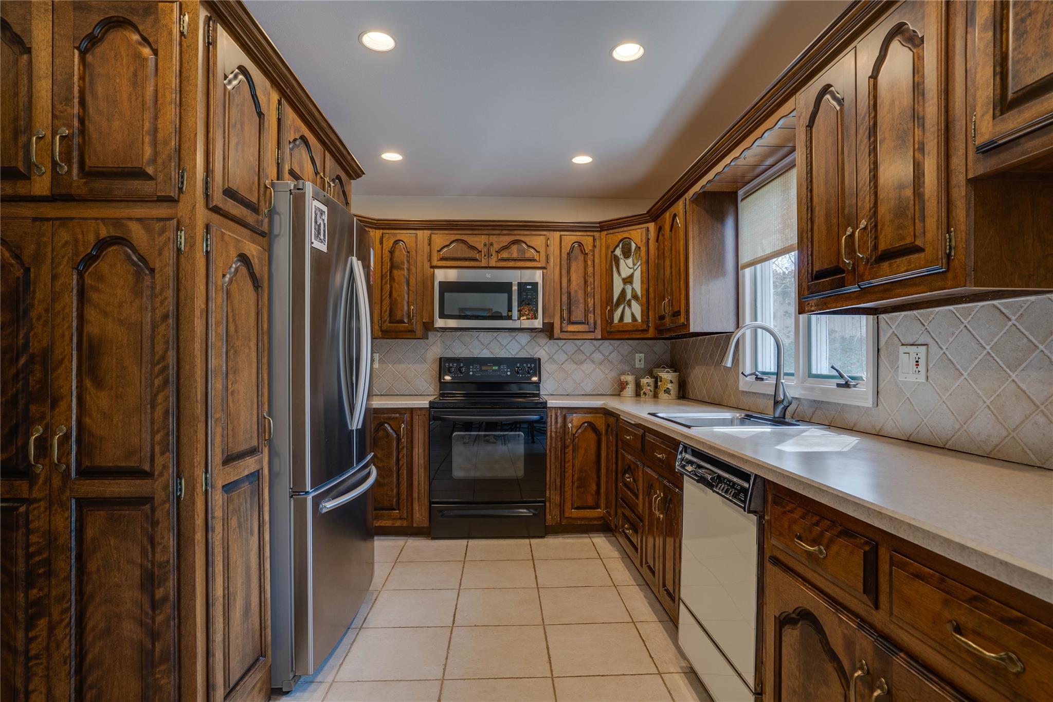 34 Pittoni Drive, Commack, New York image 9