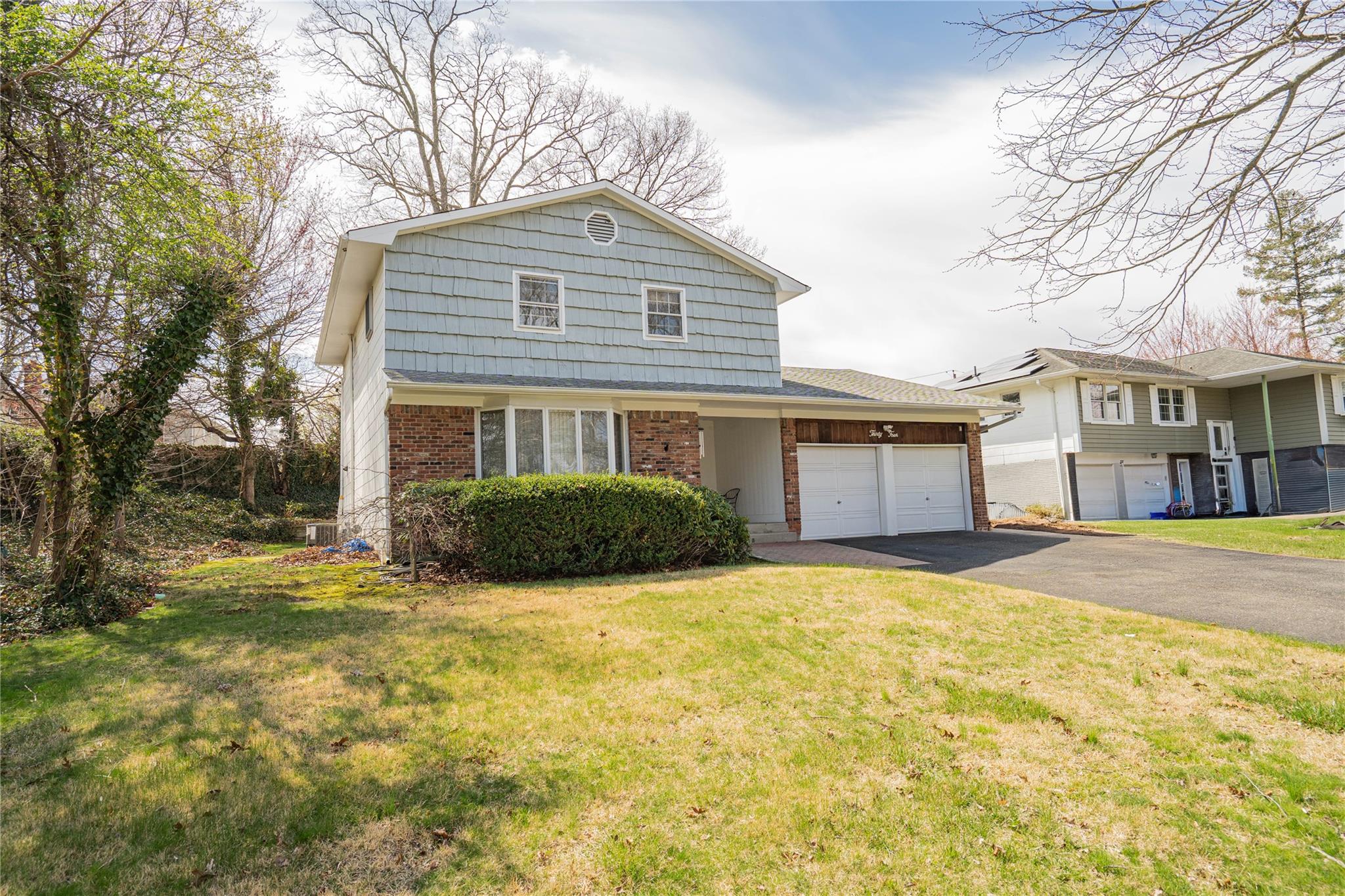 34 Pittoni Drive, Commack, New York image 3
