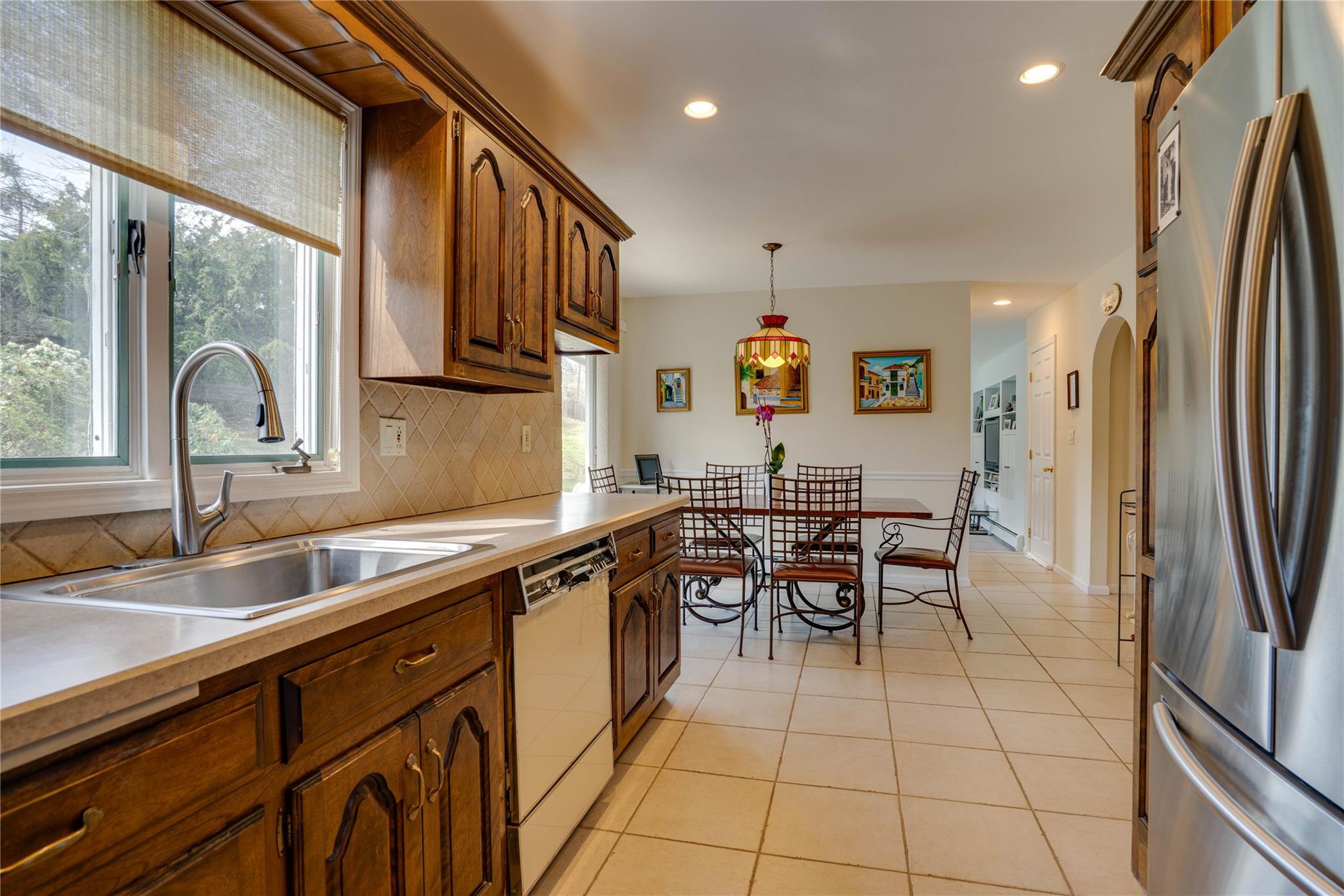34 Pittoni Drive, Commack, New York image 14