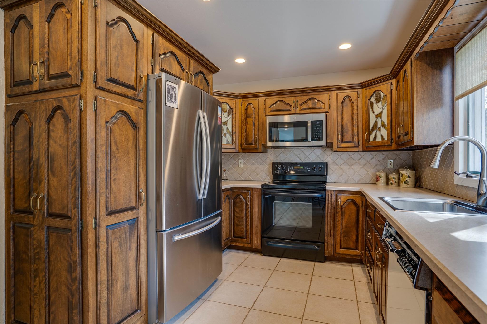 34 Pittoni Drive, Commack, New York image 11