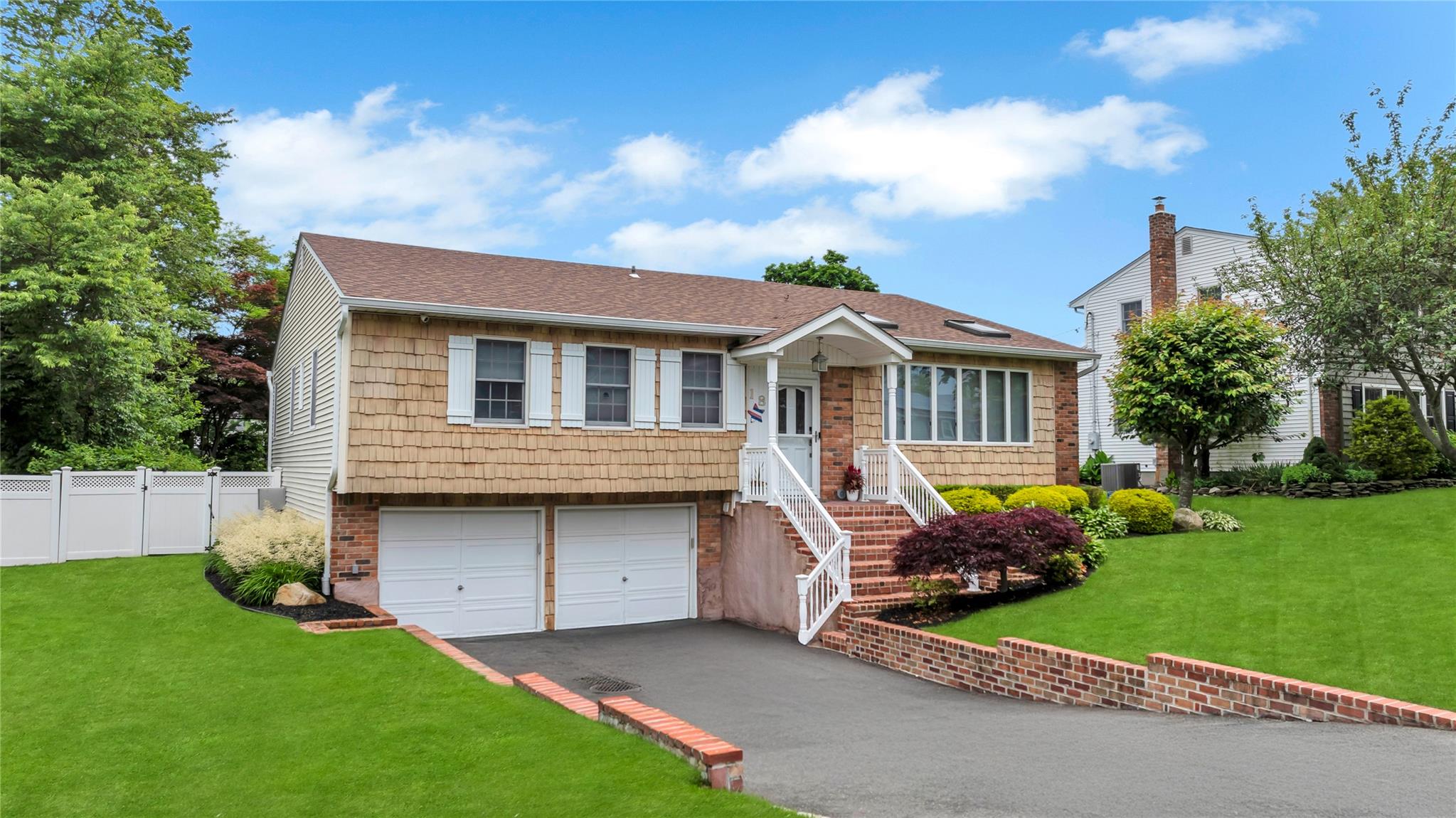 18 Commander Vic Lane, Nesconset, New York image 2