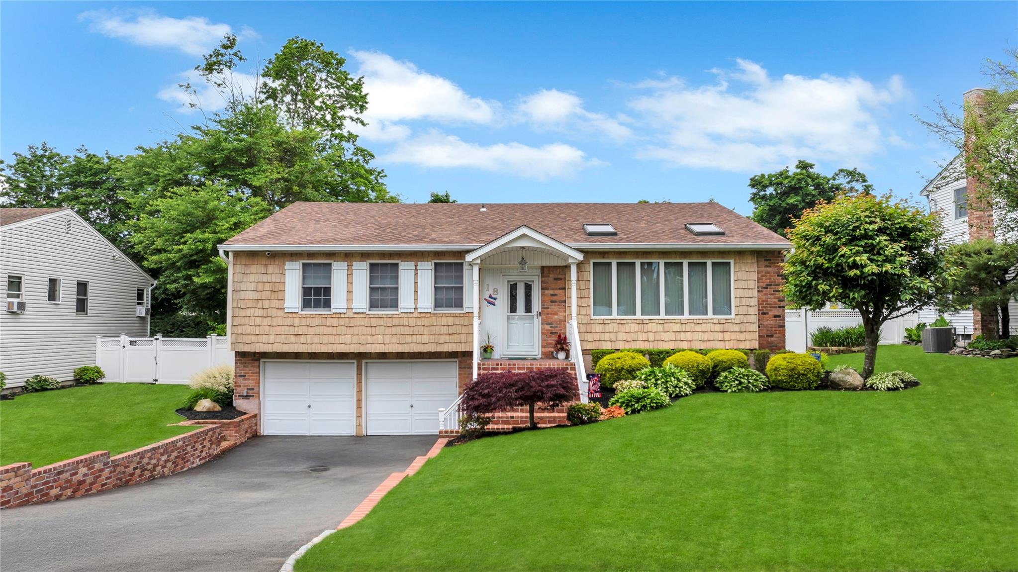 18 Commander Vic Lane, Nesconset, New York image 1