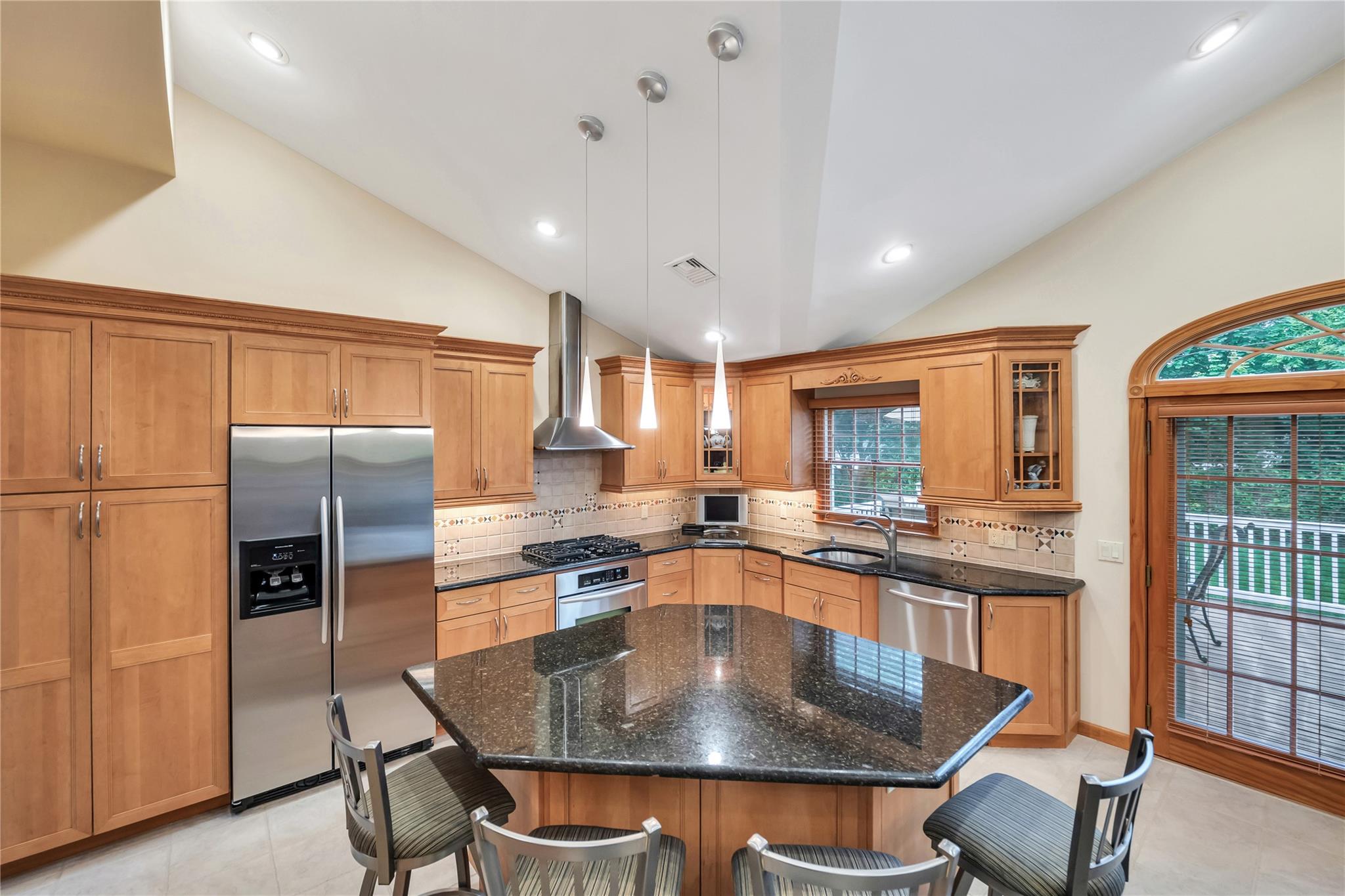 18 Commander Vic Lane, Nesconset, New York image 15