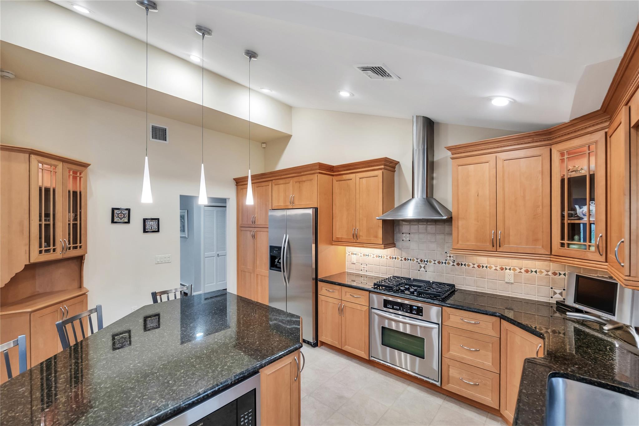 18 Commander Vic Lane, Nesconset, New York image 17