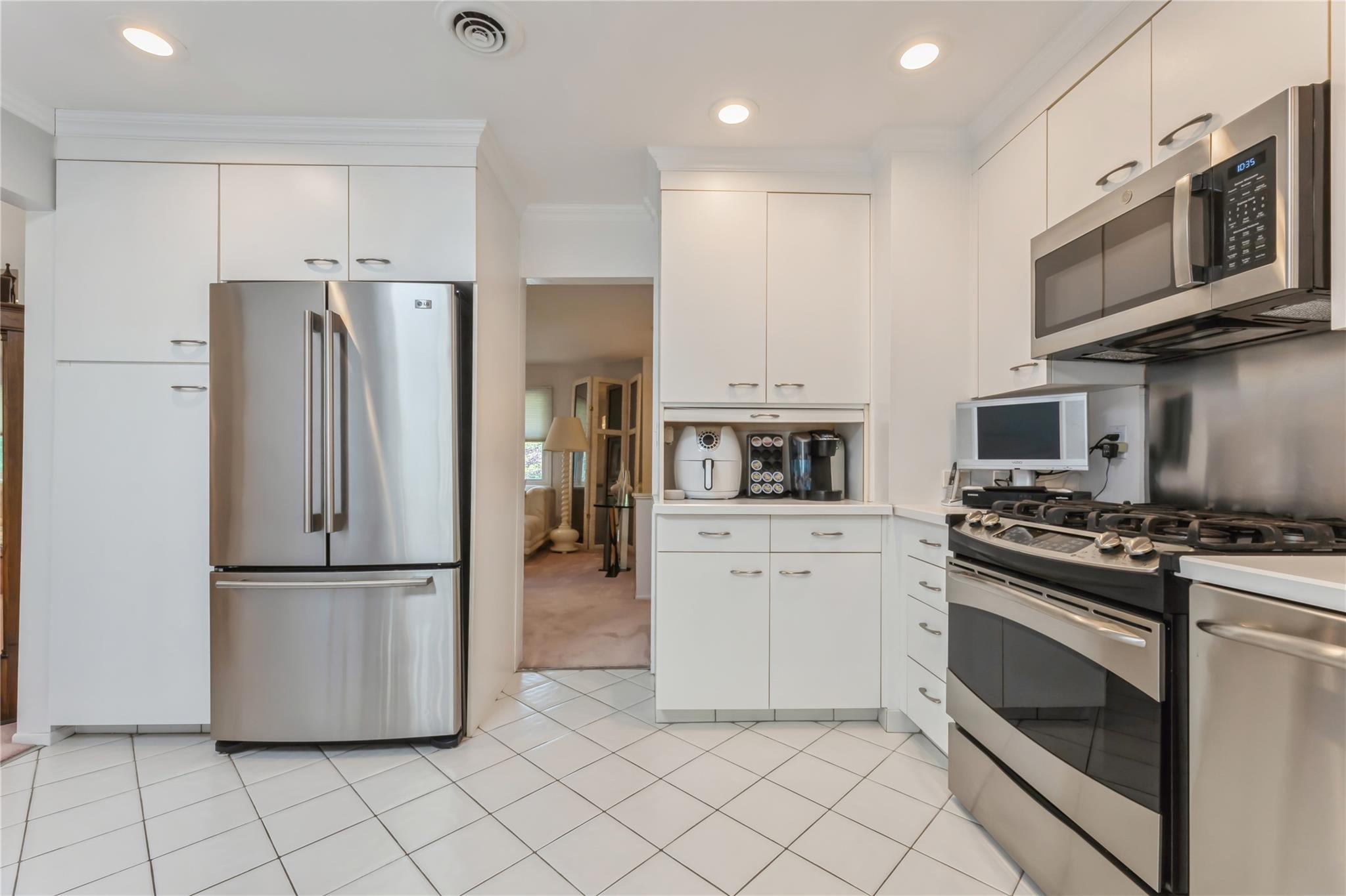 28 Verona Court, New City, New York image 15