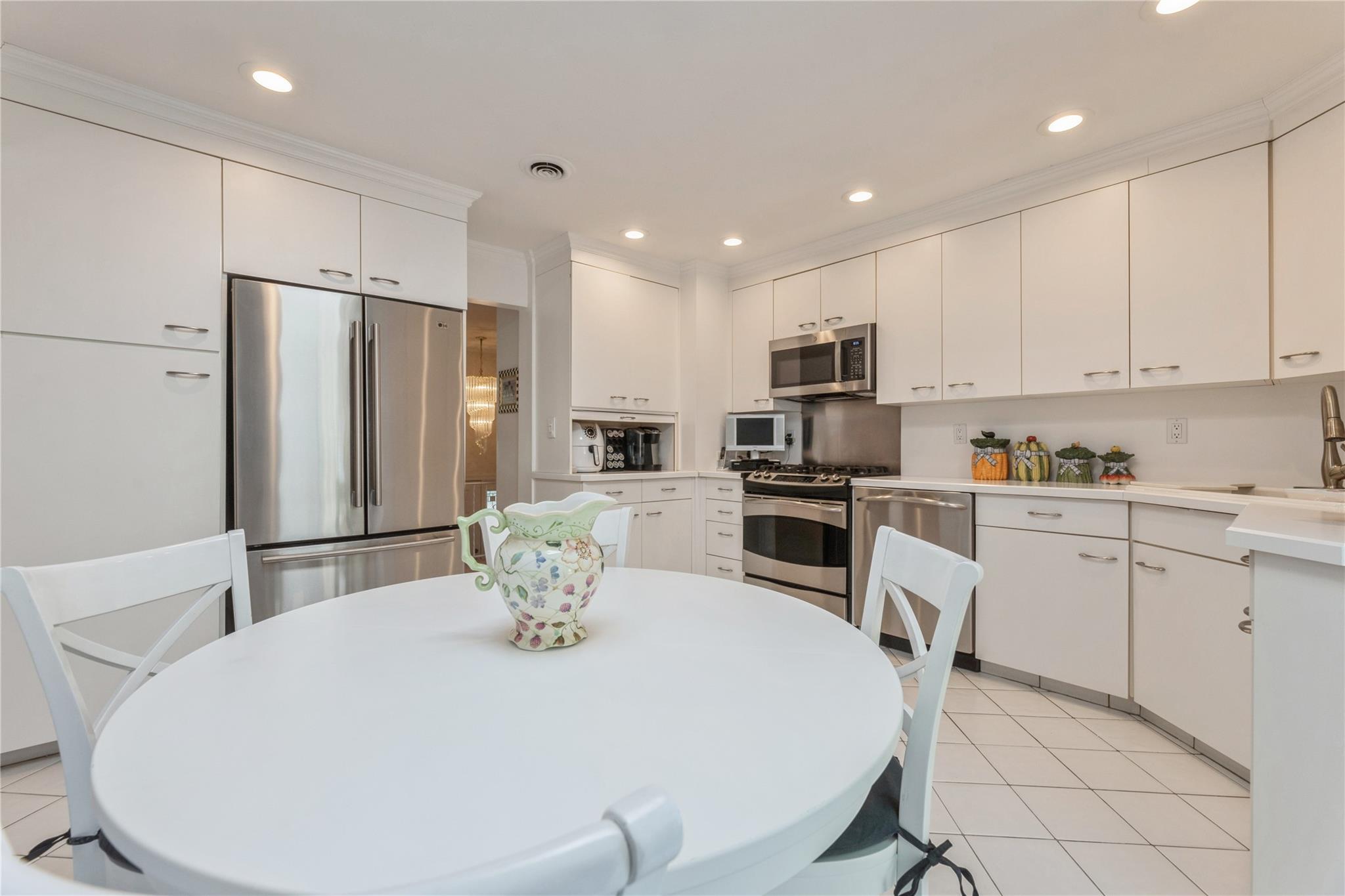 28 Verona Court, New City, New York image 13