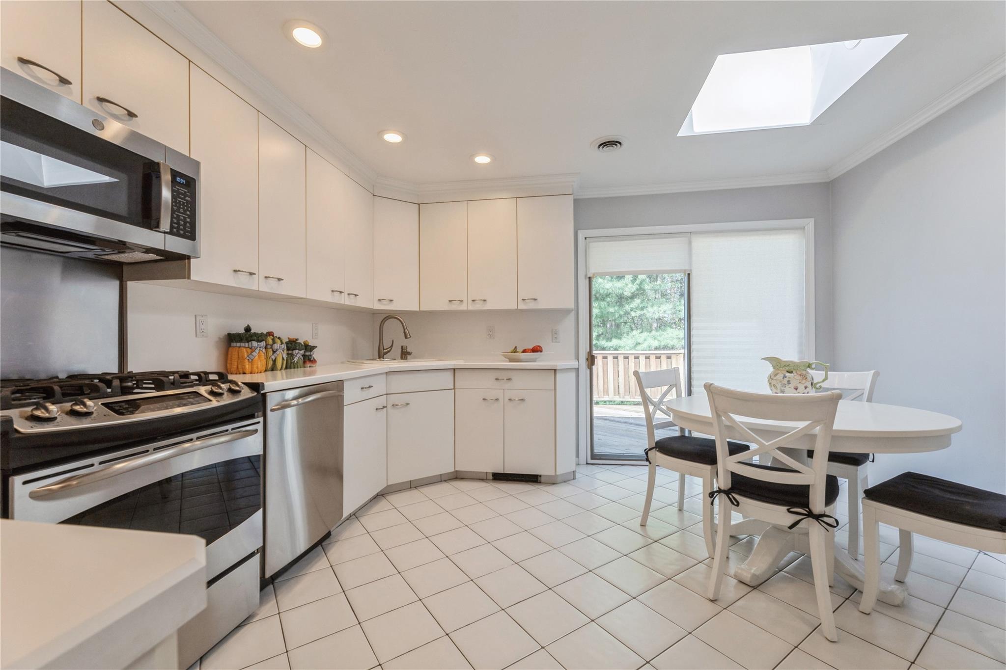 28 Verona Court, New City, New York image 11
