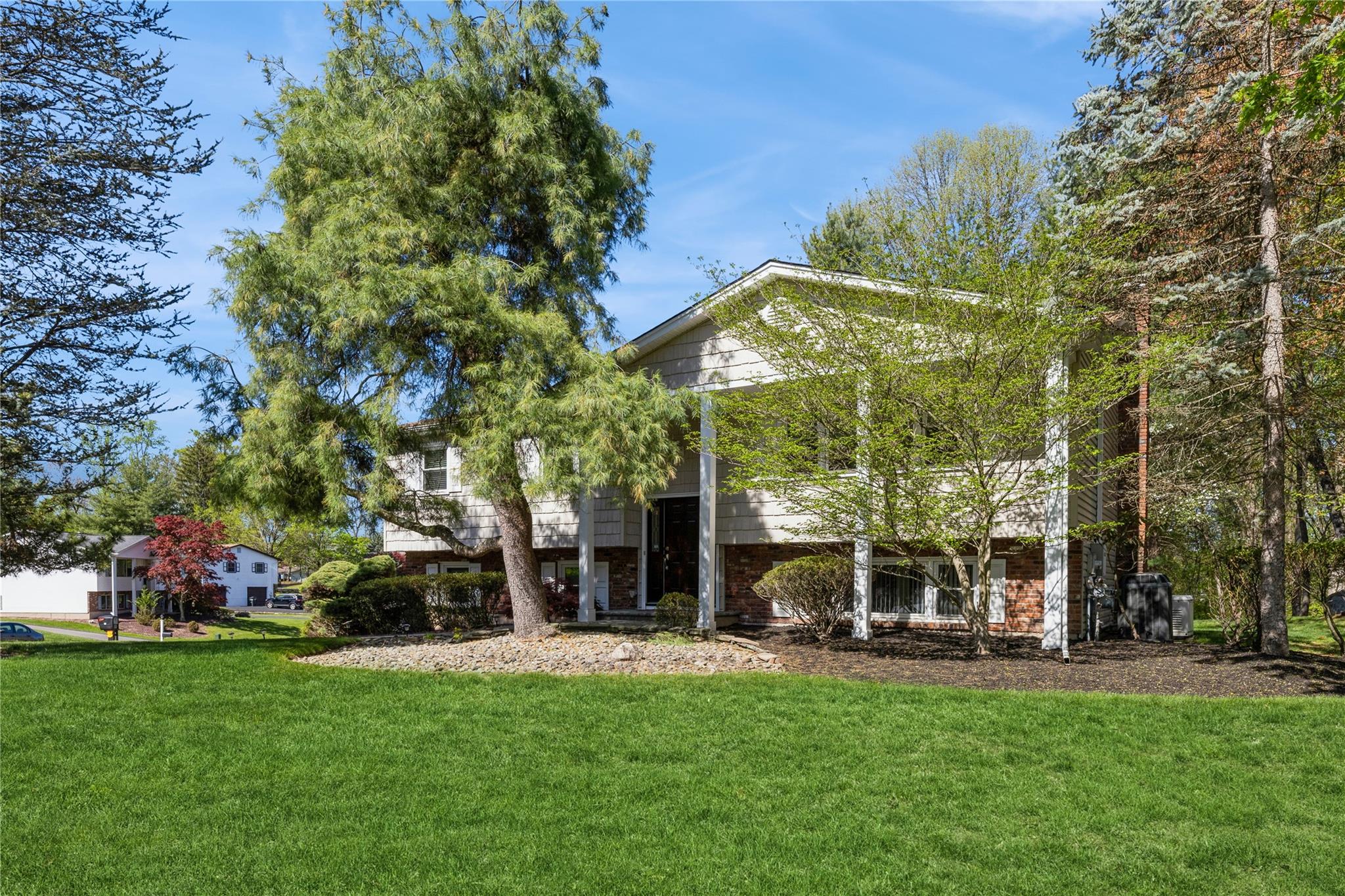 28 Verona Court, New City, New York image 1