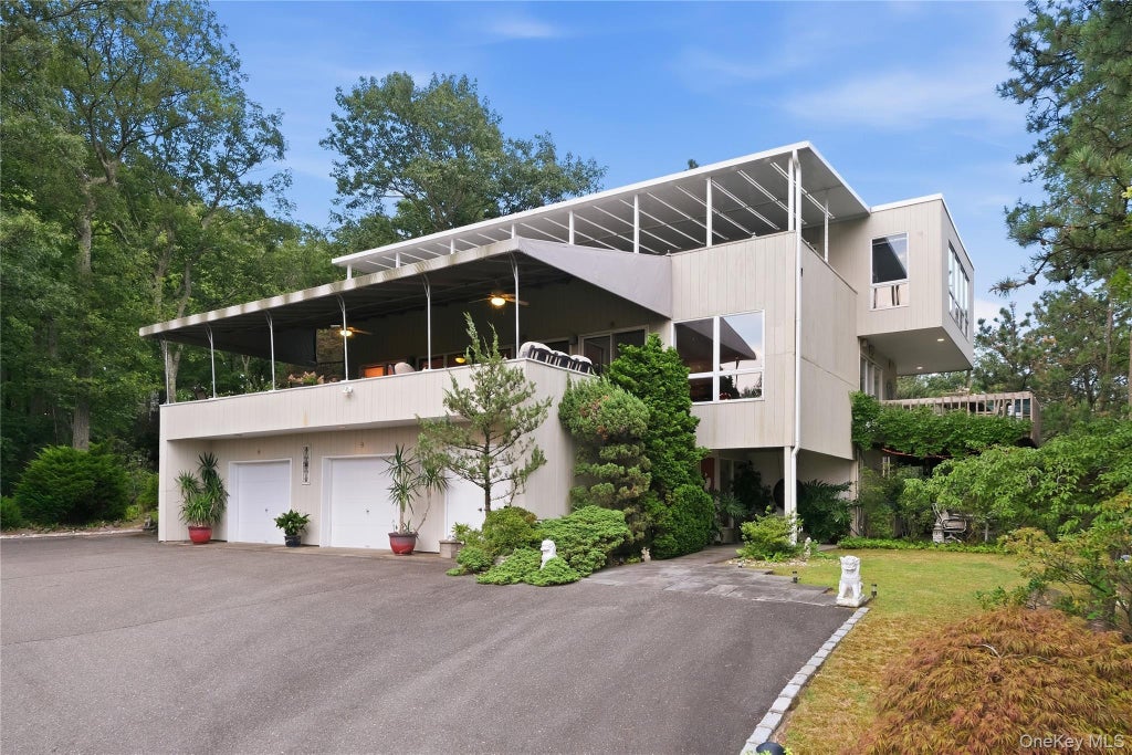 Photo of 15 Eagle Rock Hill, Centerport, NY 11721 (MLS # 1039788)