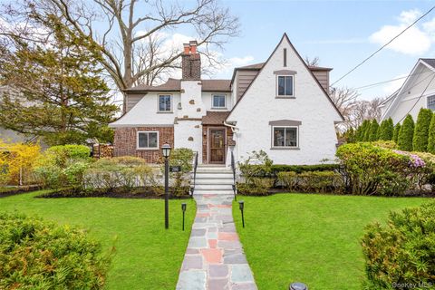 Homes For Sale - 200 Larchmont Avenue<br/> Larchmont, NY 10538