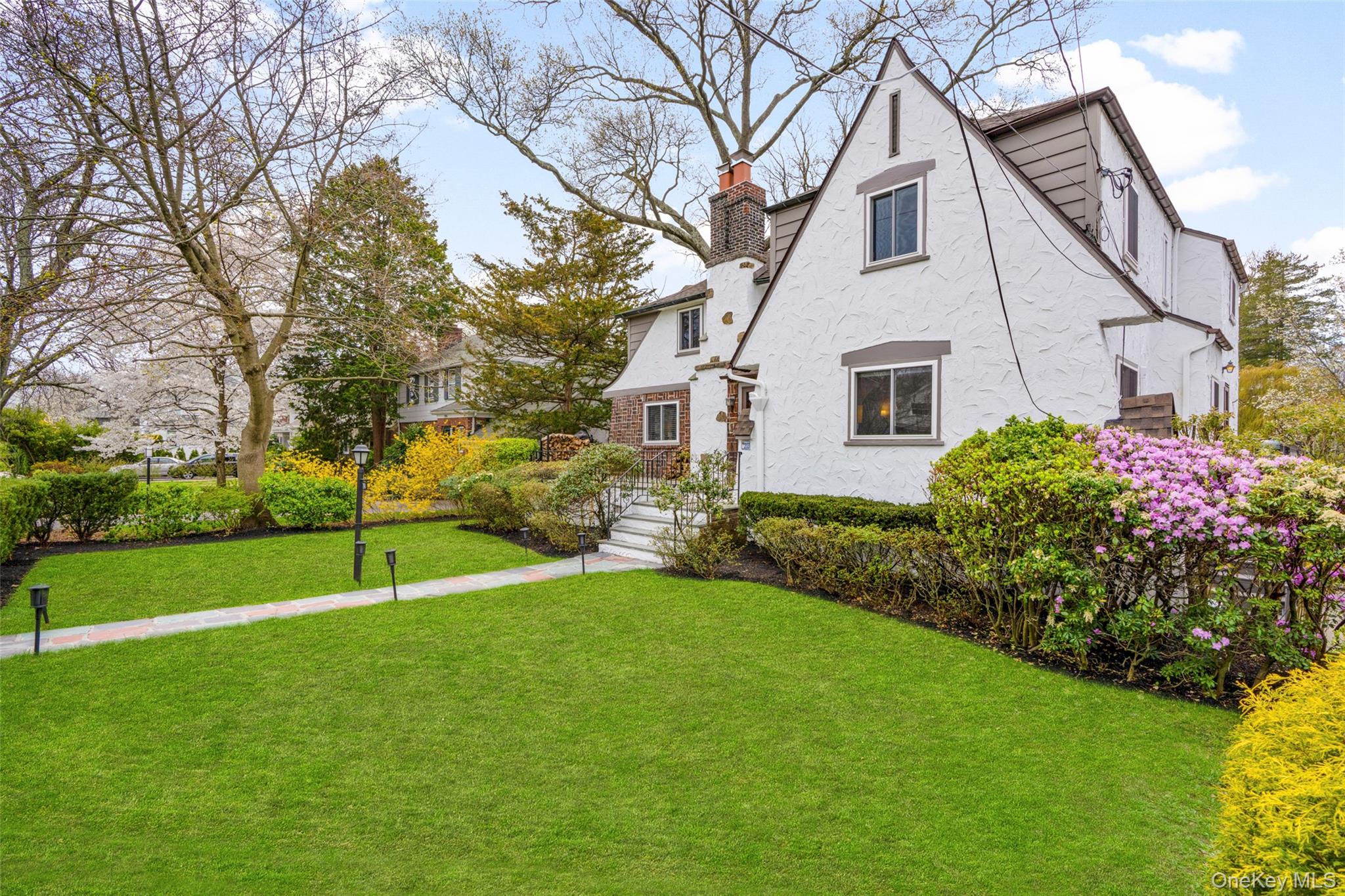 200 Larchmont Avenue