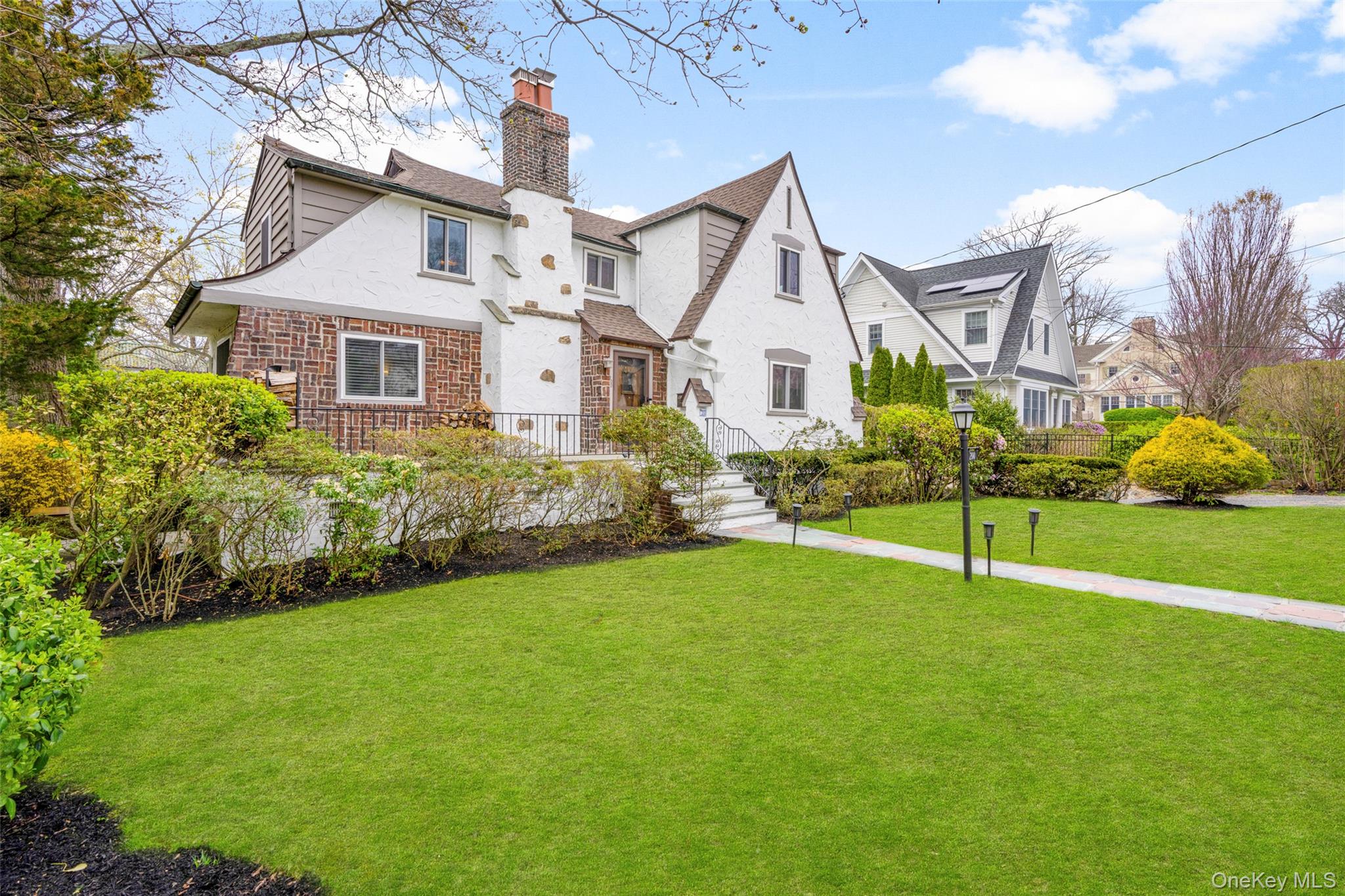 200 Larchmont Avenue