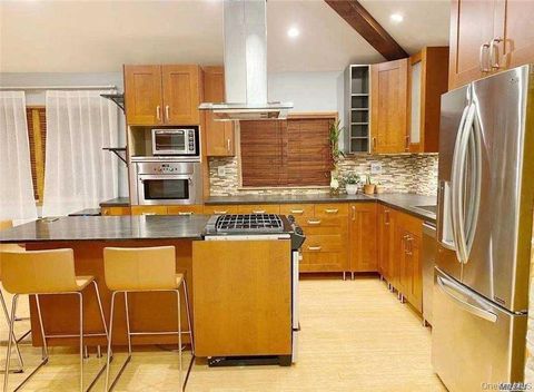 Multifamily For Rent - 59 Oak Street #1<br/> Nassau County, Floral Park, NY 11001