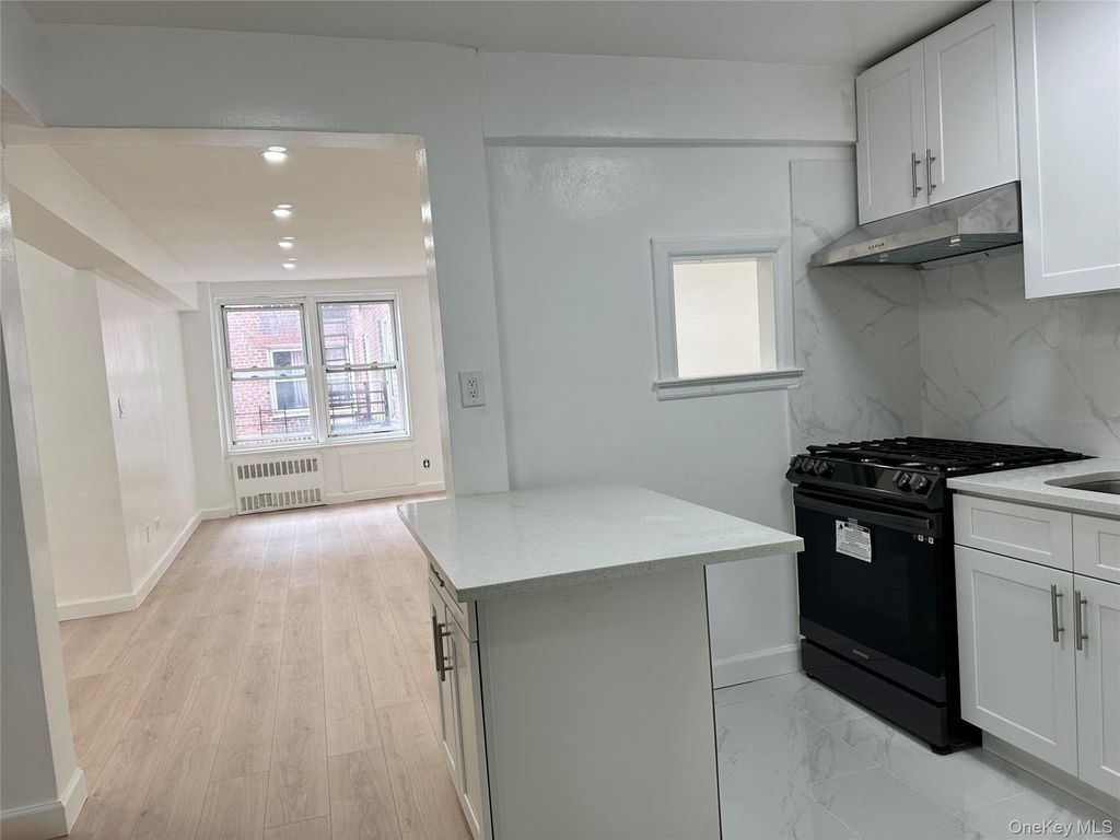 Photo of 43-43 Kissena Boulevard #407, Flushing, NY 11355 (MLS # 959695)