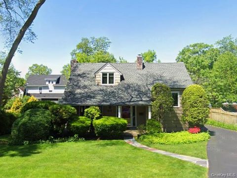 Photo of 211 Davis Avenue, White Plains, NY 10605 (MLS # 967998)