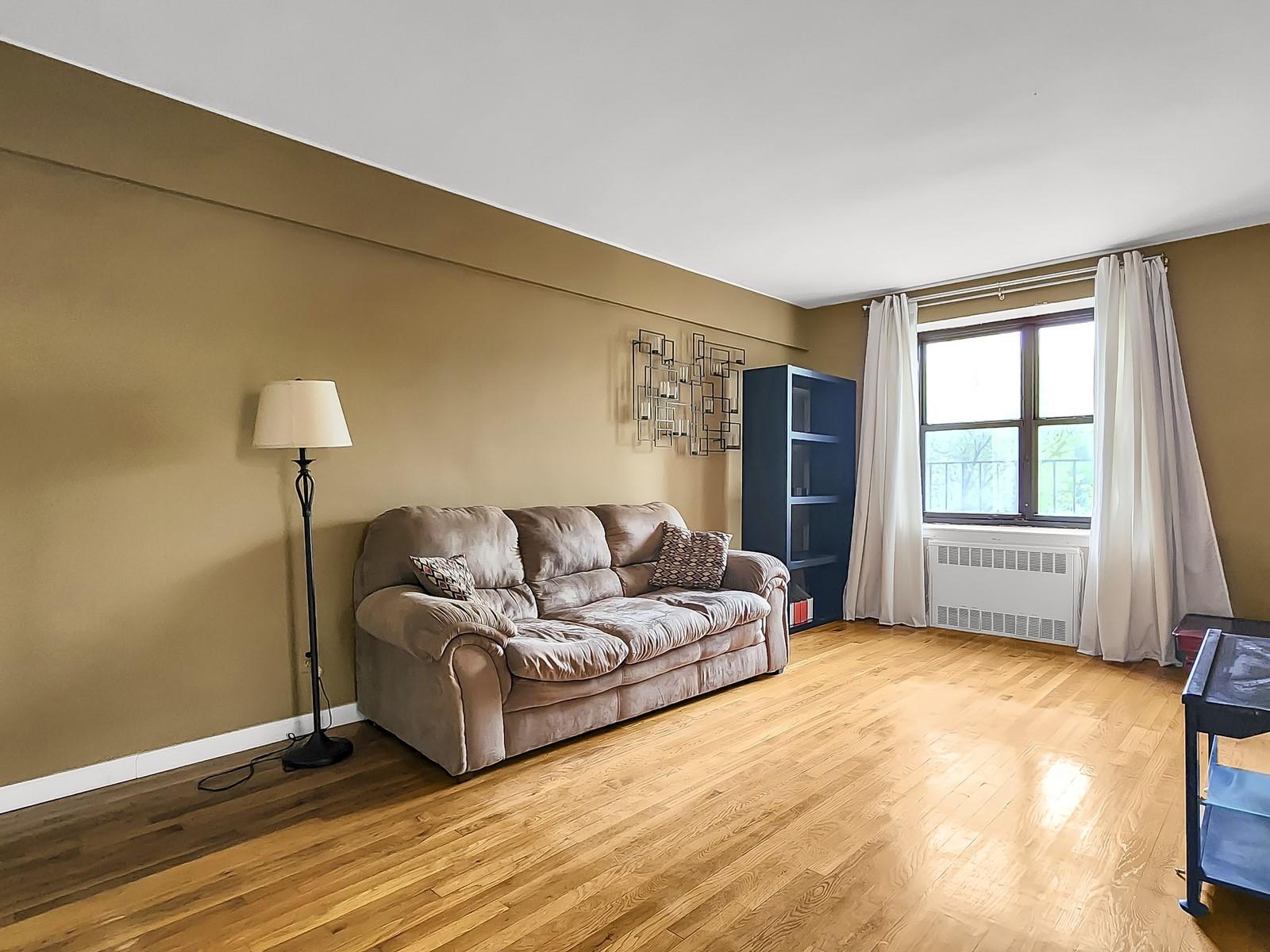 Property for Sale at 28th Road 5A, Flushing, Queens, NY - Bedrooms: 1 
Bathrooms: 1 
Rooms: 4  - $225,000