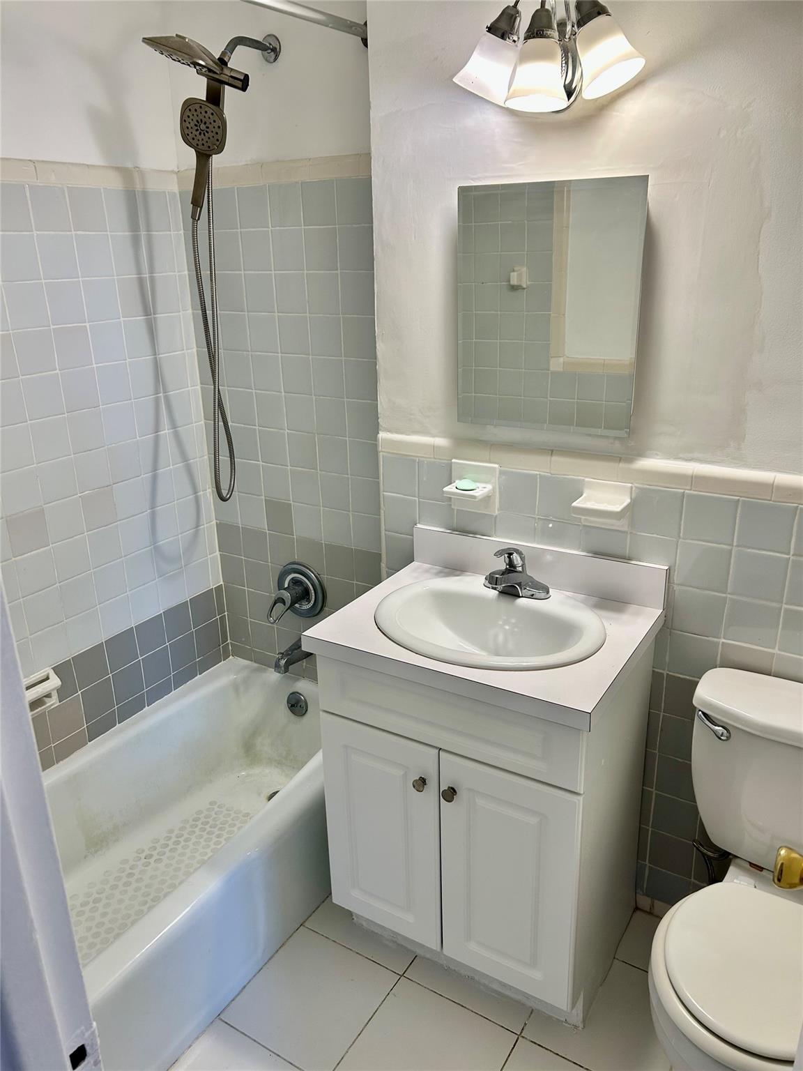 Property for Sale at Knolls Crescent 7L, Bronx, New York - Bedrooms: 2 
Bathrooms: 1 
Rooms: 5  - $178,729